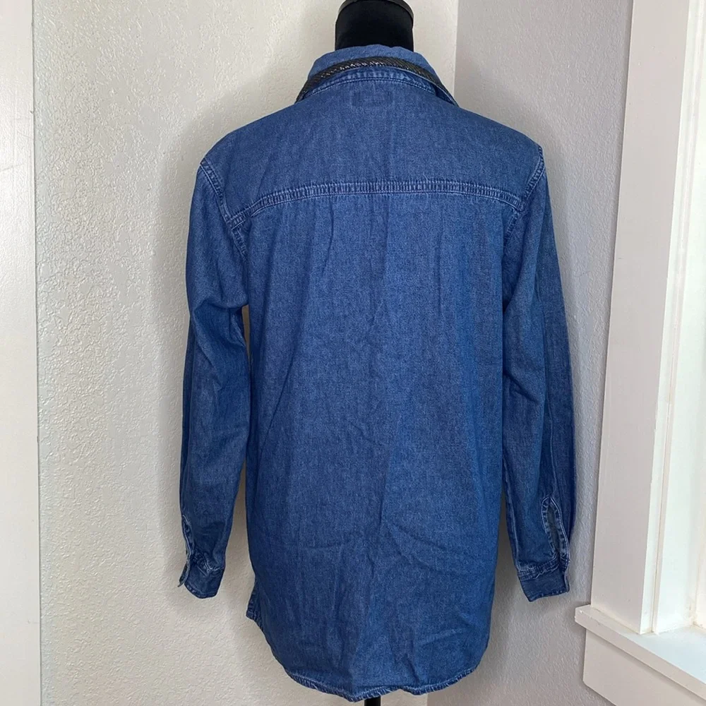 Bobbie Brooks Embroidered Makeup Artist Denim Button-Down Long-Sleeve Top - Picture 4 of 6